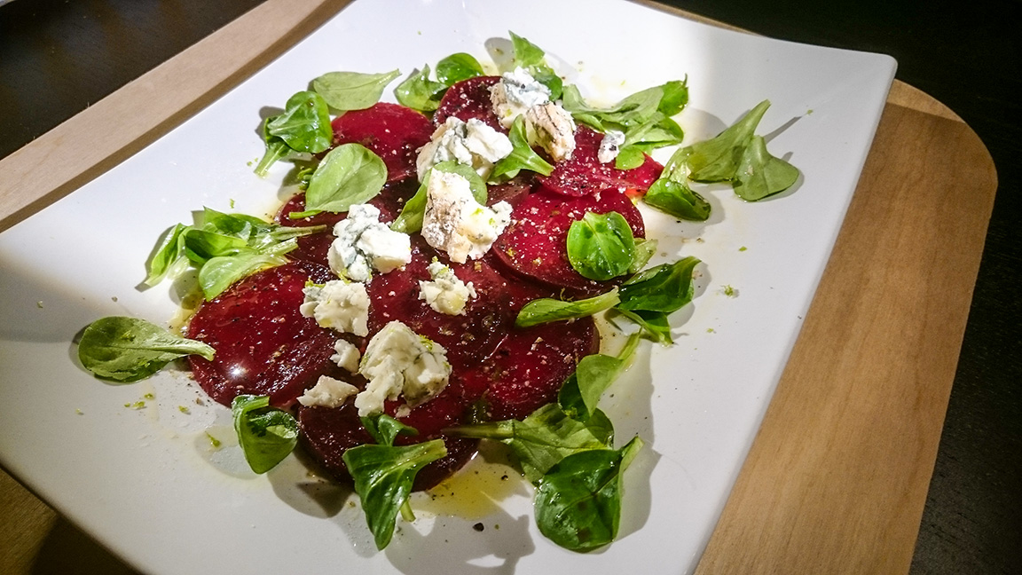 Rote Bete Carpaccio mit Feldsalat und Gorgonzola - Einfach Nachschlagen!