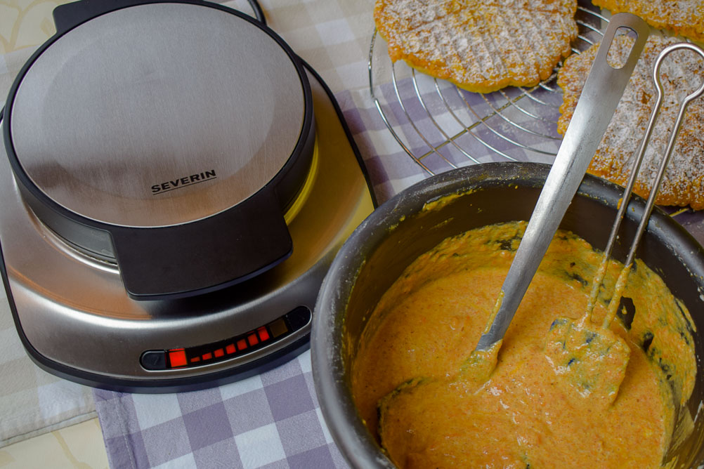 Kürbis-Waffeln mit Apfelkompott_Waffeln ausbacken mit Severin Waffeleisen WA2107_Der Teig