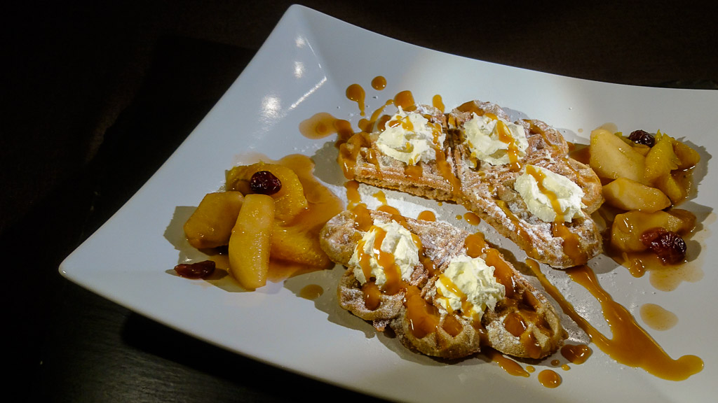 Gewürzwaffeln mit Apfel-Orangen-Kompott - Einfach Nachschlagen!