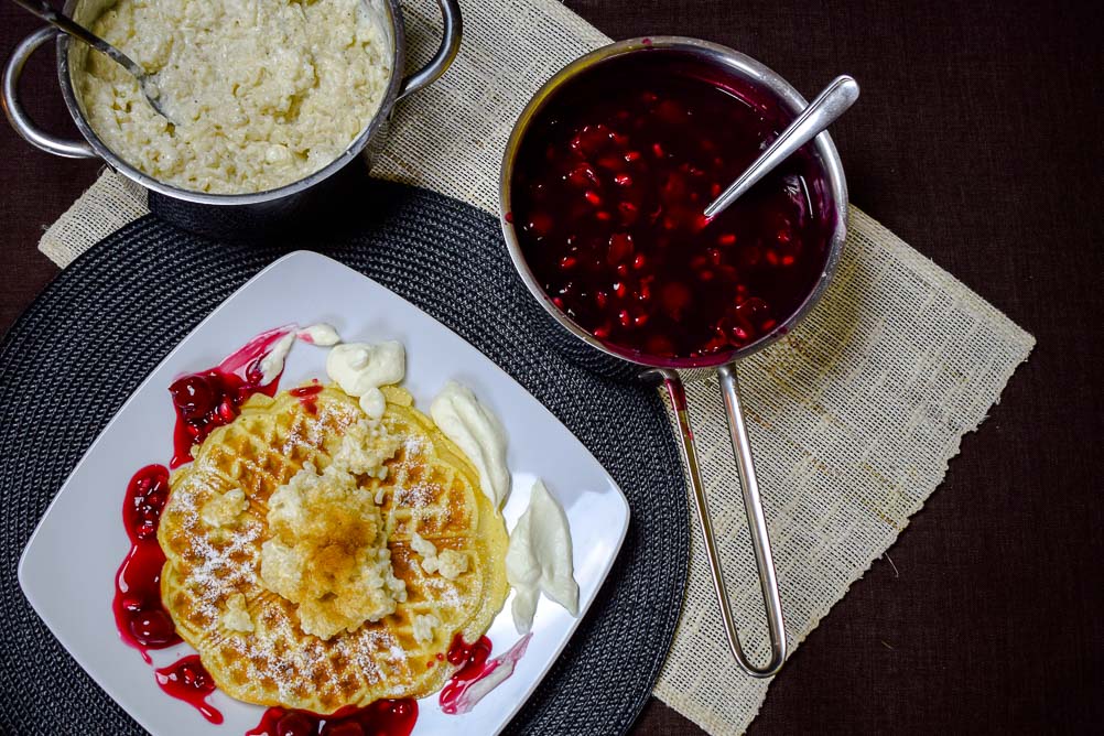 Sauerrahm Waffeln mit KIrschen_Kirschgrütze mit Granatapfel_Milchreis_4 ...