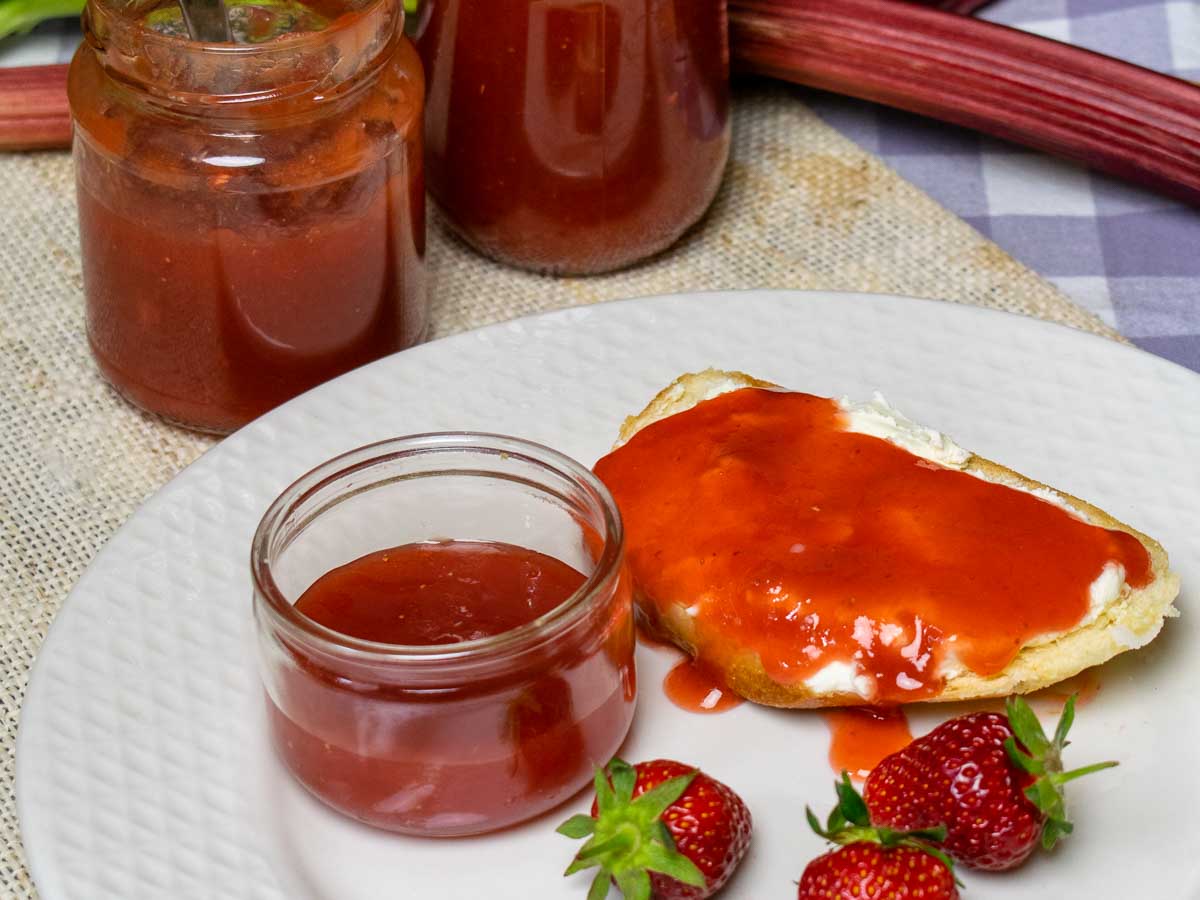 Rhabarber-Erdbeer-Marmelade mit Ingwer - Einfach Nachschlagen!