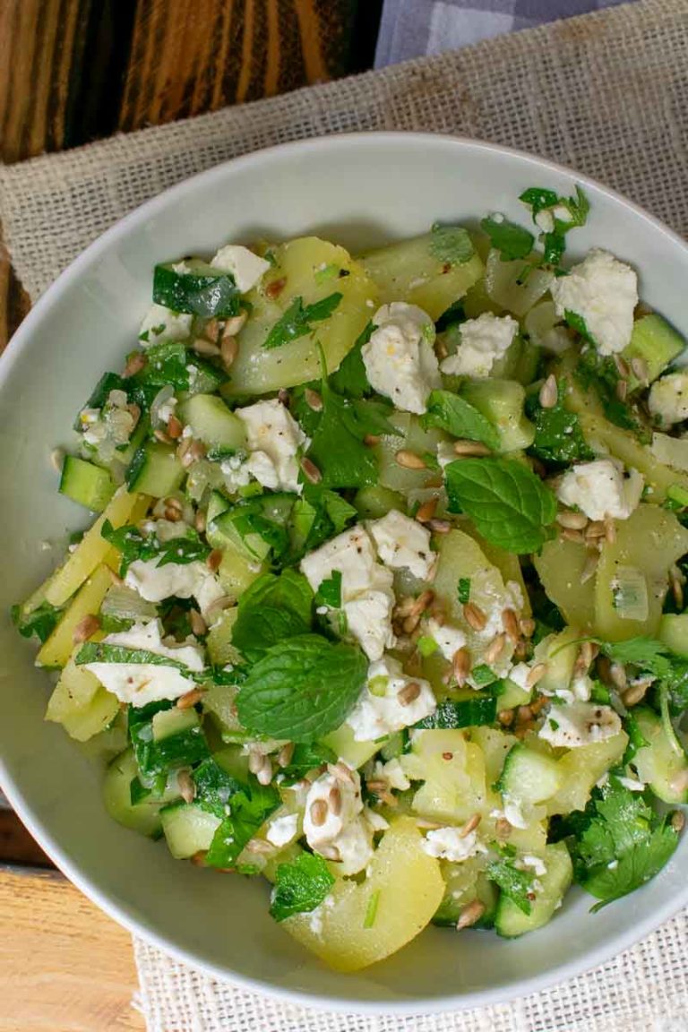 Mediterraner Kartoffelsalat mit Feta und Minze - Einfach Nachschlagen!